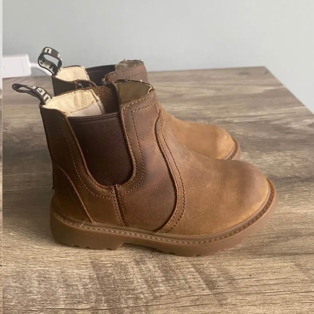 Ugg boots 9c